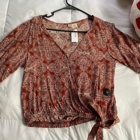 Tillys crop top - Picture 2 of 2